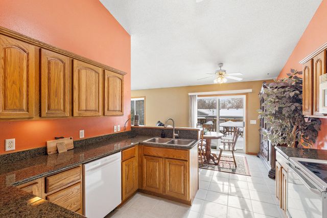 1055 Johnson Place SE, Owatonna, MN 55060