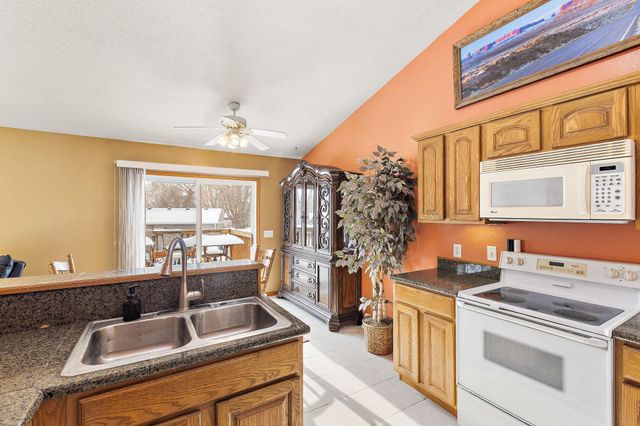 1055 Johnson Place SE, Owatonna, MN 55060