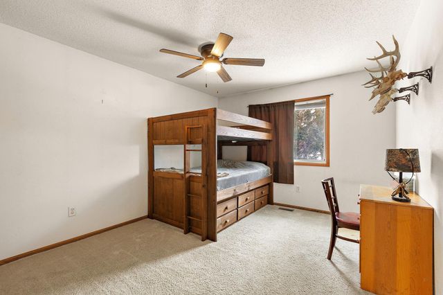 1055 Johnson Place SE, Owatonna, MN 55060