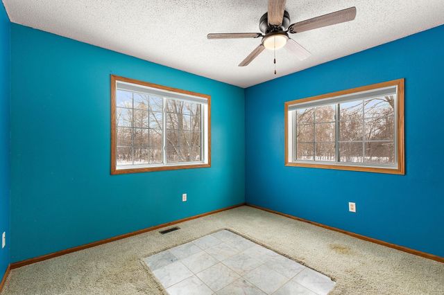 1055 Johnson Place SE, Owatonna, MN 55060