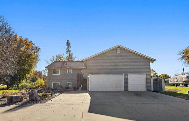 1055 Johnson Place SE, Owatonna, MN 55060