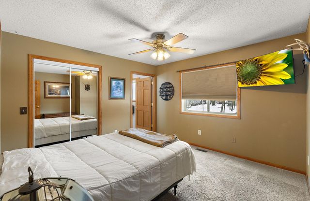 1055 Johnson Place SE, Owatonna, MN 55060