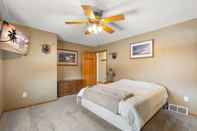 1055 Johnson Place SE, Owatonna, MN 55060