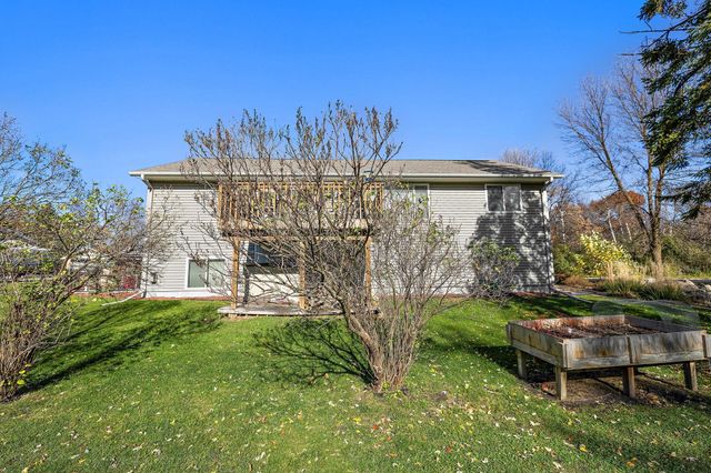 1055 Johnson Place SE, Owatonna, MN 55060