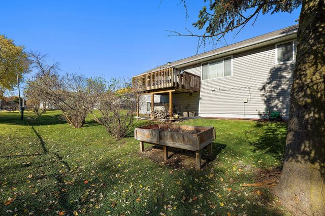 1055 Johnson Place SE, Owatonna, MN 55060