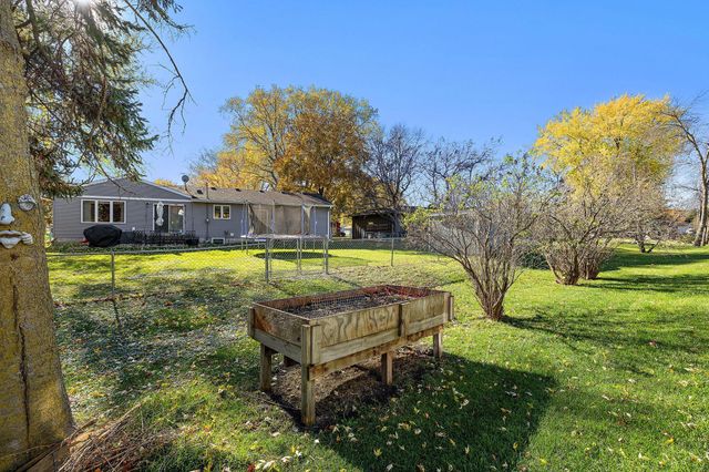 1055 Johnson Place SE, Owatonna, MN 55060