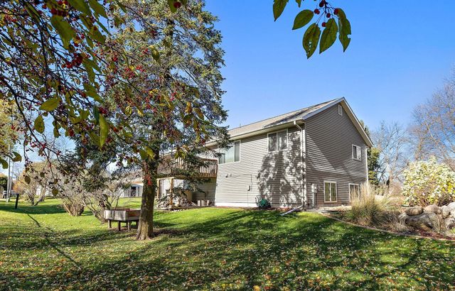 1055 Johnson Place SE, Owatonna, MN 55060