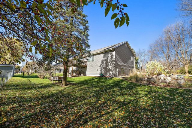 1055 Johnson Place SE, Owatonna, MN 55060