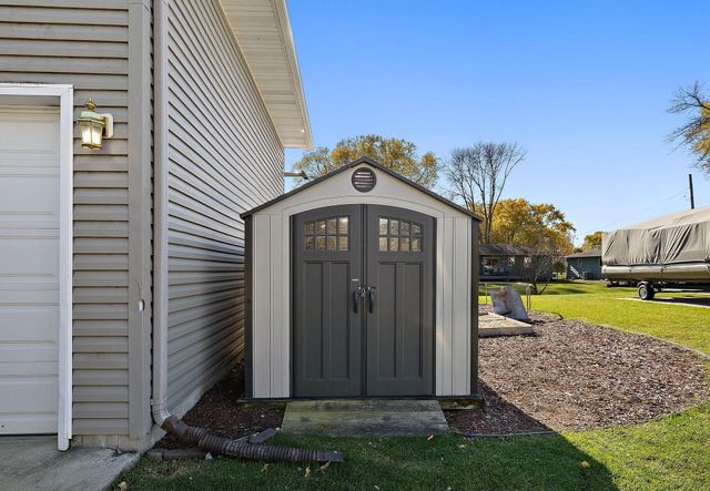 1055 Johnson Place SE, Owatonna, MN 55060