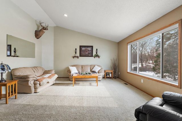 1055 Johnson Place SE, Owatonna, MN 55060