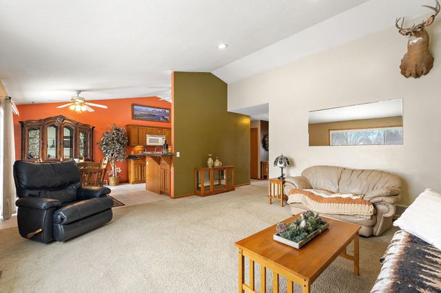 1055 Johnson Place SE, Owatonna, MN 55060