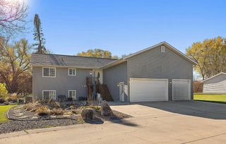 1055 Johnson Place SE, Owatonna, MN 55060