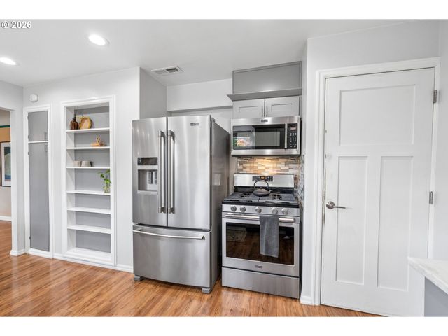 611 Se 146TH Ave, Portland, OR 97233