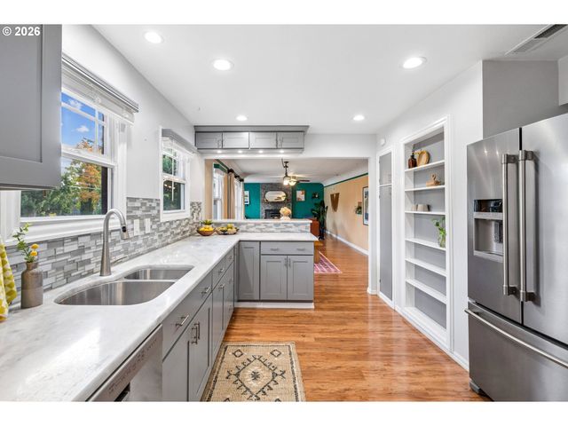 611 Se 146TH Ave, Portland, OR 97233