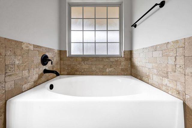 620 Apple Tree Lane, Moore, OK 73160