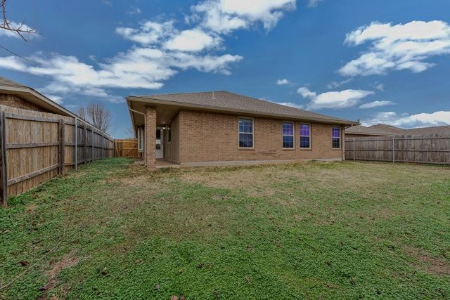 620 Apple Tree Lane, Moore, OK 73160