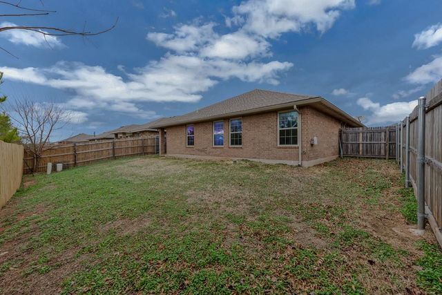 620 Apple Tree Lane, Moore, OK 73160
