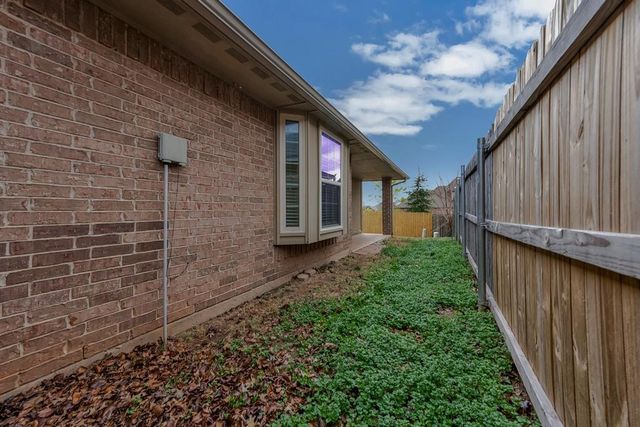 620 Apple Tree Lane, Moore, OK 73160