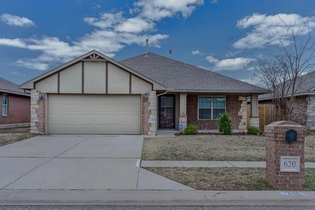 620 Apple Tree Lane, Moore, OK 73160