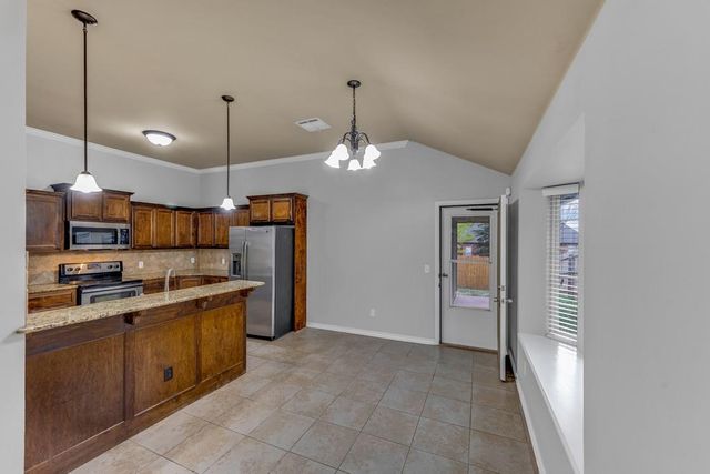 620 Apple Tree Lane, Moore, OK 73160