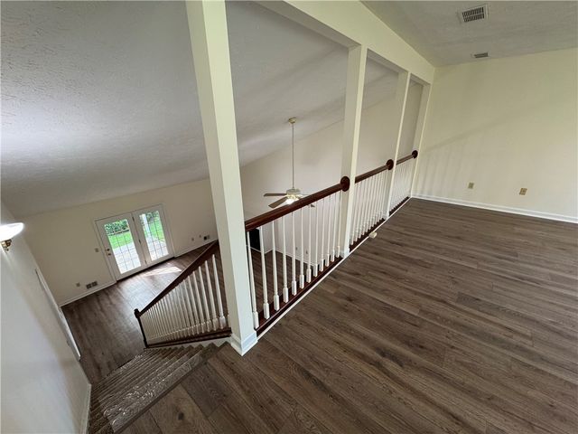 202 Parkview Drive, Pleasant Hills, PA 15236