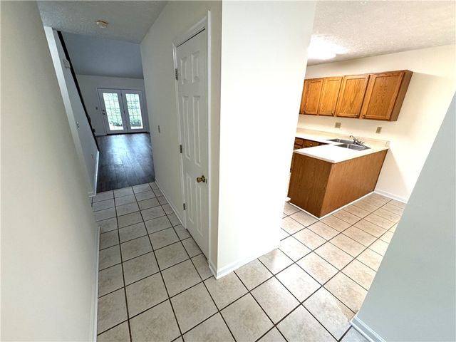 202 Parkview Drive, Pleasant Hills, PA 15236