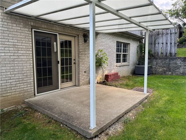 202 Parkview Drive, Pleasant Hills, PA 15236