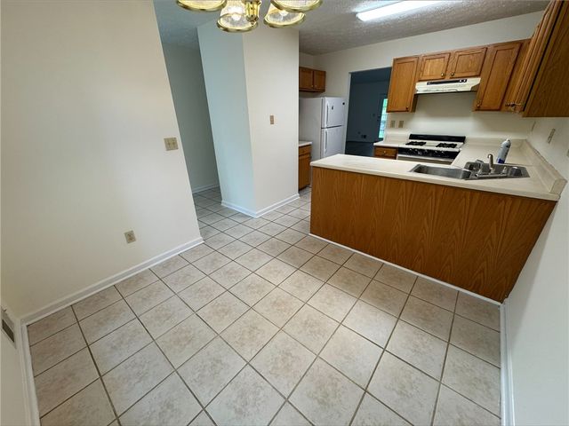 202 Parkview Drive, Pleasant Hills, PA 15236