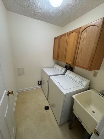 202 Parkview Drive, Pleasant Hills, PA 15236