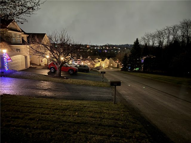 202 Parkview Drive, Pleasant Hills, PA 15236