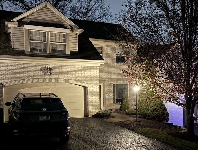 202 Parkview Drive, Pleasant Hills, PA 15236