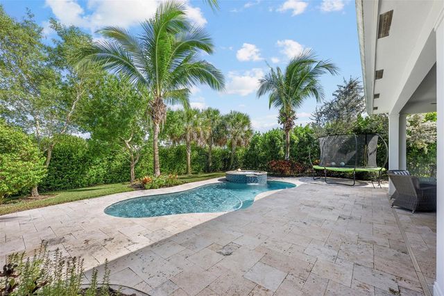 1018 Sweetgrass Street, Loxahatchee, FL 33470