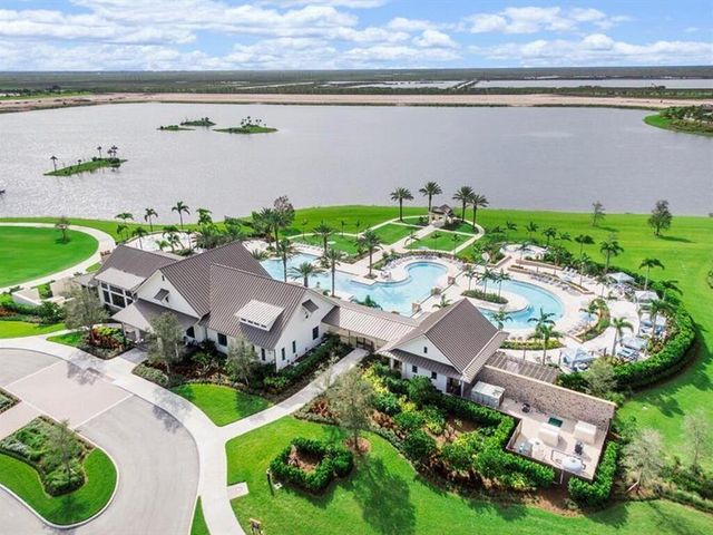 1018 Sweetgrass Street, Loxahatchee, FL 33470