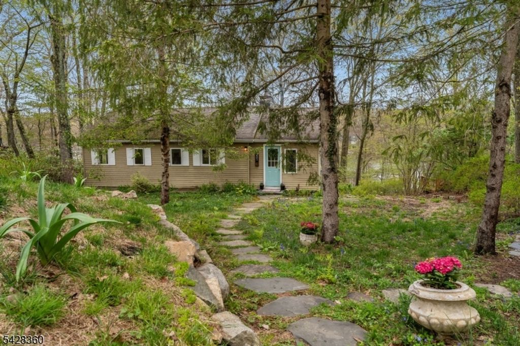 351 E Lakeshore Dr, Vernon Twp., NJ 07422
