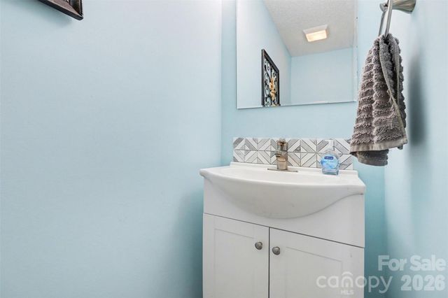 211 Bennington Drive, Stanley, NC 28164