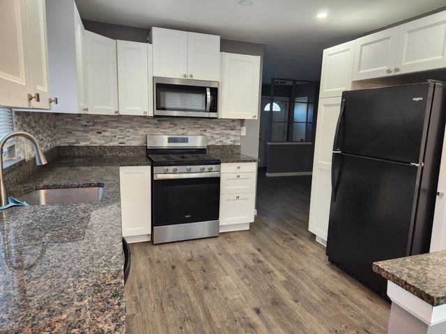 29121 Mark Avenue, Madison Heights, MI 48071