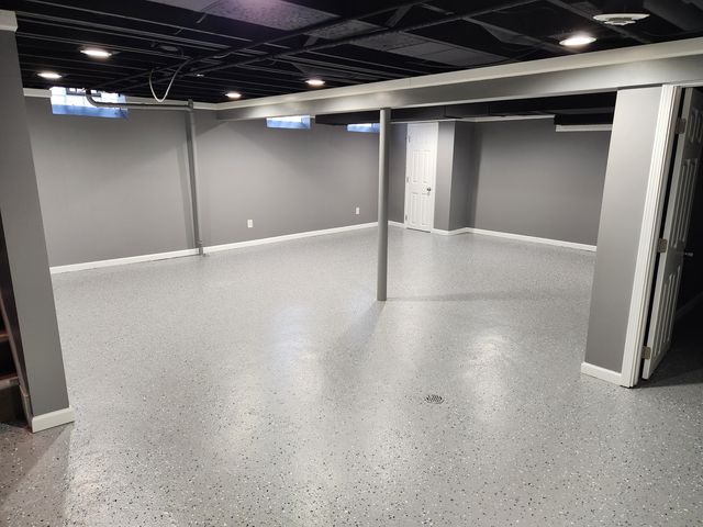 29121 Mark Avenue, Madison Heights, MI 48071