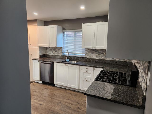 29121 Mark Avenue, Madison Heights, MI 48071