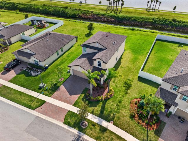 950 Bent Creek Drive, Fort Pierce, FL 34947