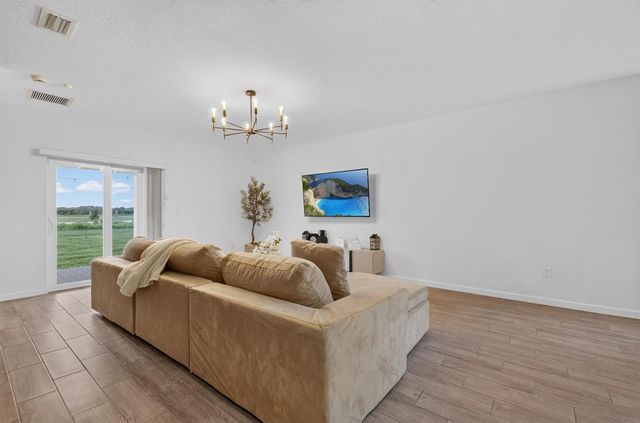 950 Bent Creek Drive, Fort Pierce, FL 34947