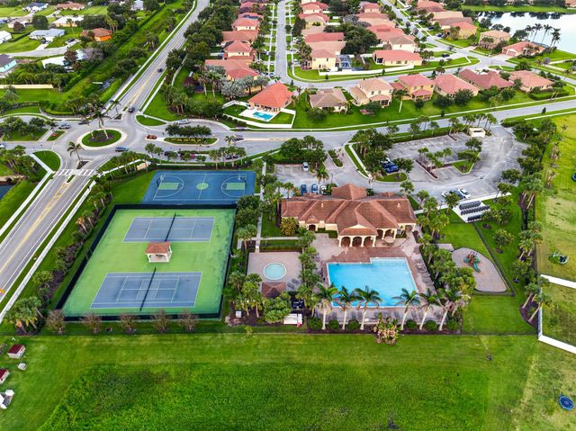 950 Bent Creek Drive, Fort Pierce, FL 34947