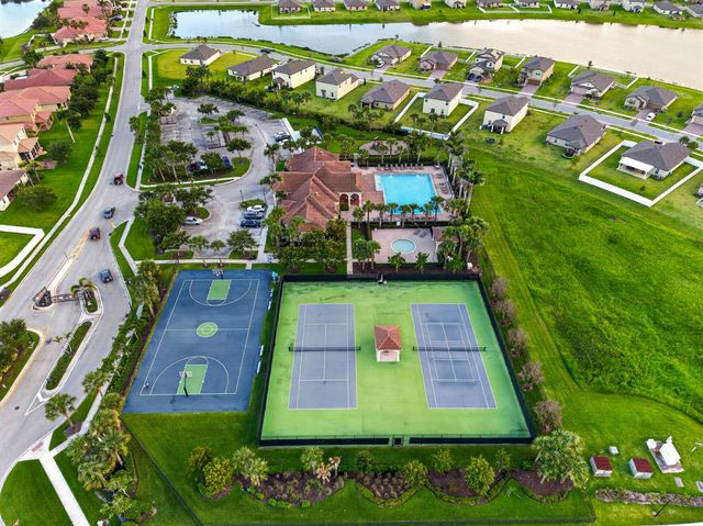 950 Bent Creek Drive, Fort Pierce, FL 34947