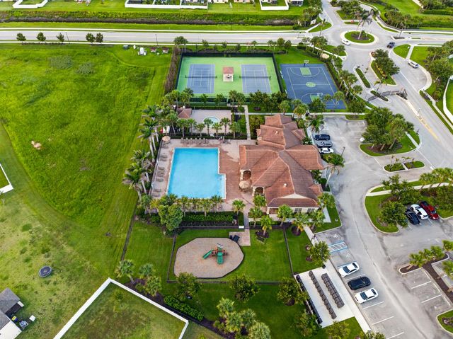 950 Bent Creek Drive, Fort Pierce, FL 34947