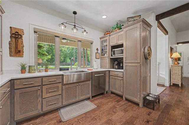 1 Hughes Lane, Bella Vista, AR 72715