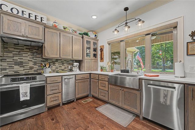 1 Hughes Lane, Bella Vista, AR 72715