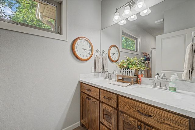 1 Hughes Lane, Bella Vista, AR 72715