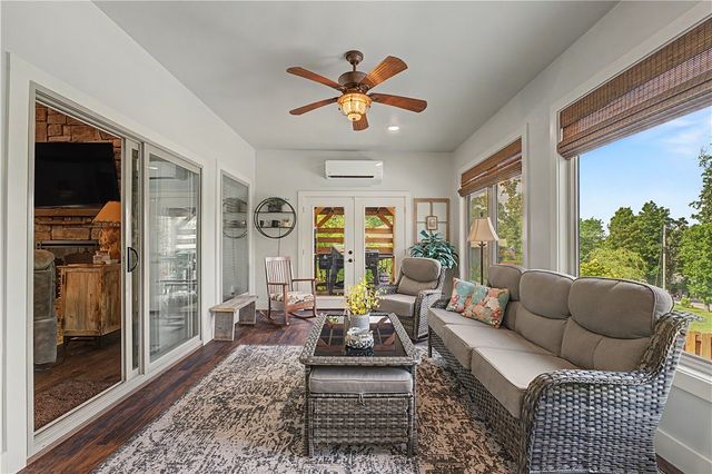 1 Hughes Lane, Bella Vista, AR 72715