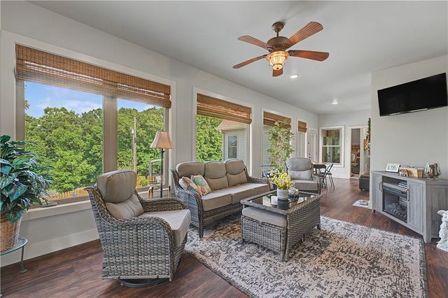 1 Hughes Lane, Bella Vista, AR 72715