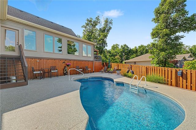 1 Hughes Lane, Bella Vista, AR 72715