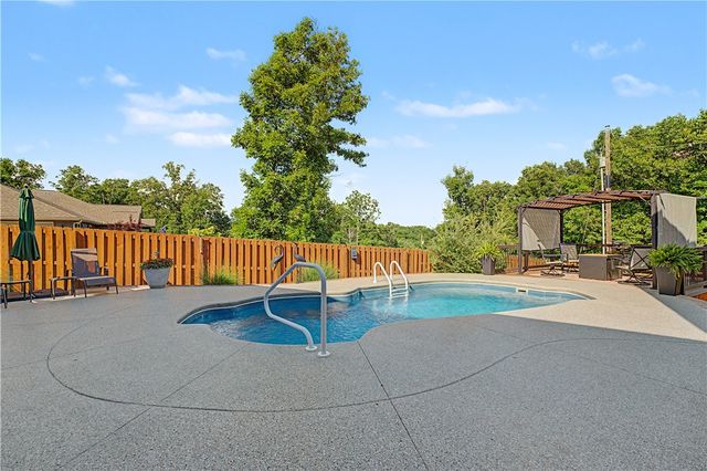 1 Hughes Lane, Bella Vista, AR 72715